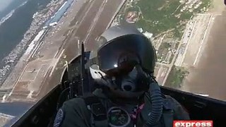 پاک فضائیہ کے JF-17 تھنڈر نے ژوہائی ائیر شومیں شاندار فضائی مظاہرہ سے تماشائیوں پر سحر طاری کر دیا مزید ویڈیوز دیکھیں: