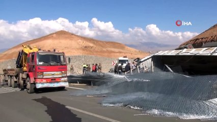 Silopi’de Demir Yüklü Kamyon Devrildi: 1 Ölü, 1 Yaralı