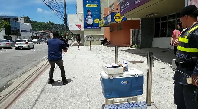 Candidato chega ao local de prova faltando um minuto para fechar o portão em Vitória