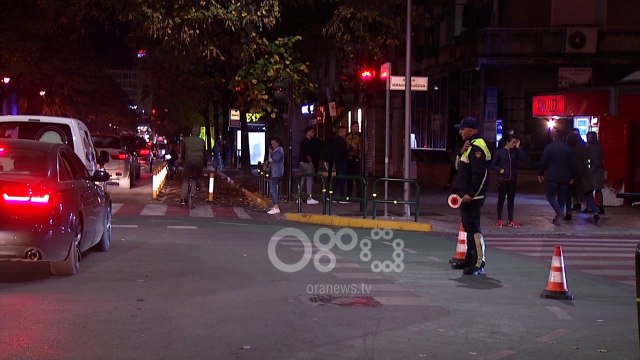 Ora News - Policia izolon zonën e ish-bllokut, nuk lejon qarkullimin e makinave