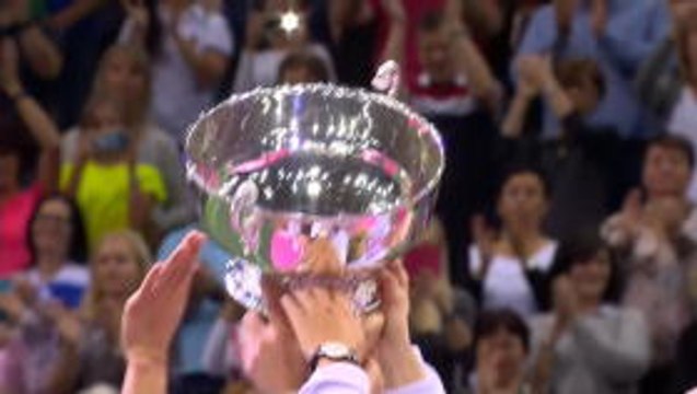 Tears all round as Siniakova beats Kenin to win Fed Cup for Czech Republic