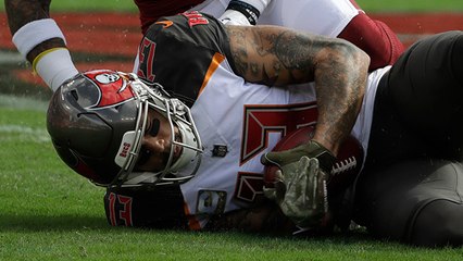 Mike Evans DIVES to haul in deep sideline grab