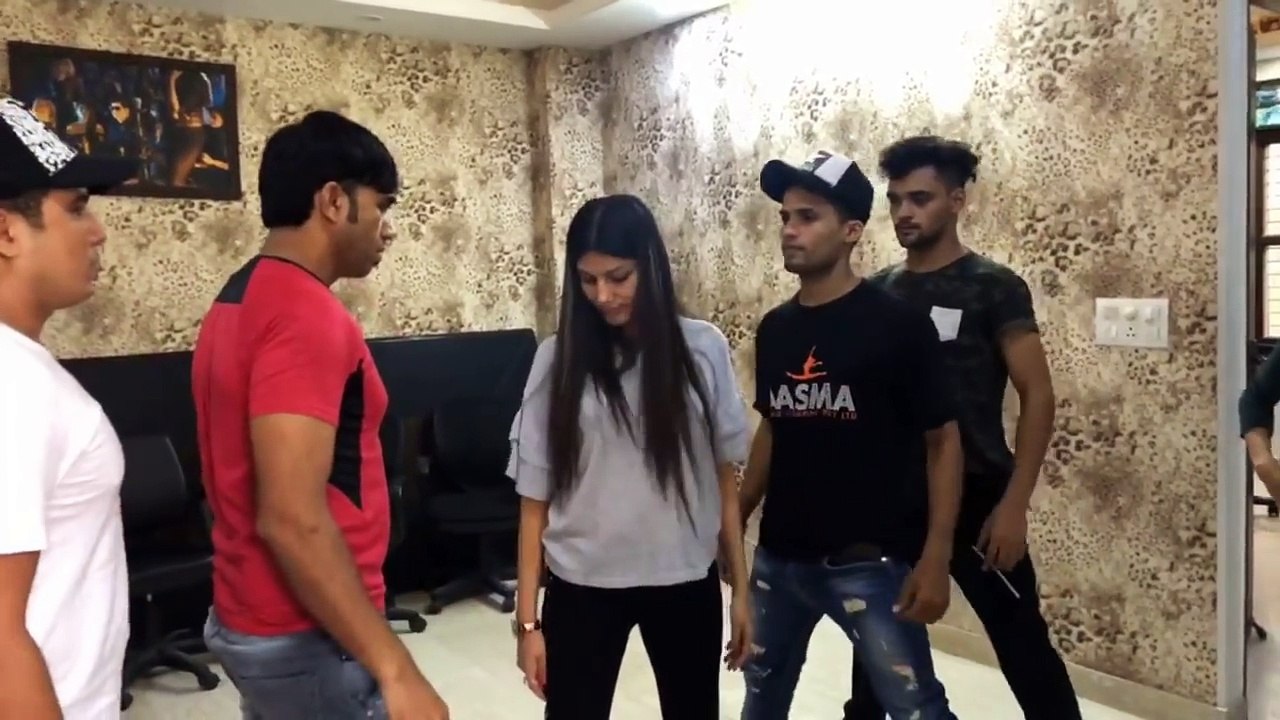 ऐसे होती है सपना चौधरी की डांस प्रैक्टिस _ सीख रही हैं बिलकुल नए स्टेप्स