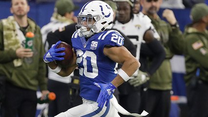 Wilkins darts down the sideline for 53-yard gain