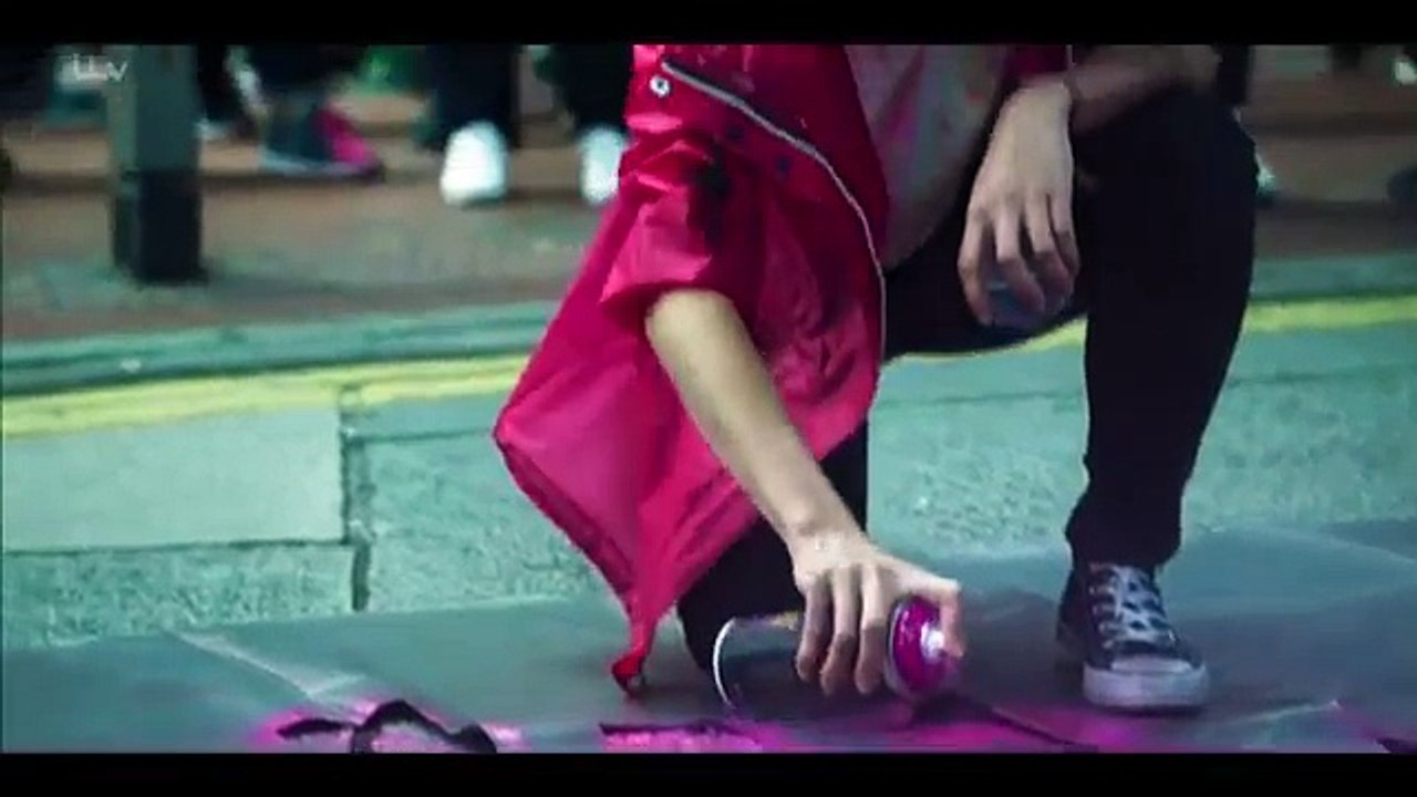 Strangers S01E01