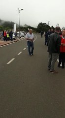 Casimiro Curbelo llega en patinete a un acto en La Gomera