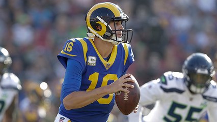 Goff throws a laser over the middle for red-zone TD