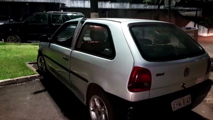 Ladrão é flagrado pela PM ao tentar arrombar veículo