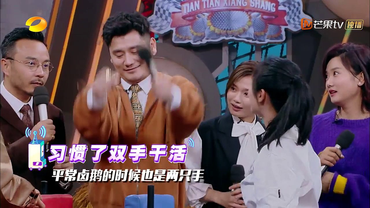 还有这种操作？和一博掰手腕用双手，姑娘你这是“讹人”啊《天天向上》 Day Day Up【湖南卫视官方频道】