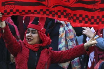İran'da 39 Yıl Sonra Kadın Taraftarlar Statta Maç İzledi
