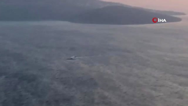 Dikili'de Mültecileri Taşıyan Tekne Battı, Kayıp Göçmenler Aranıyor