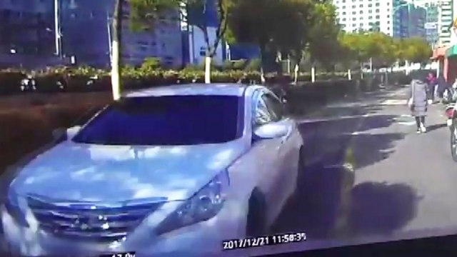 피라미드식 교통사고 보험사기 조직...일당 3백 명 / YTN