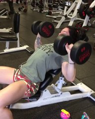 Une demoiselle plus musclée que la plupart des hommes