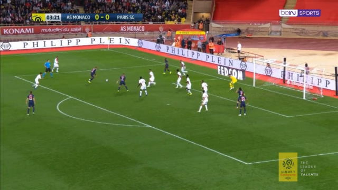 لقطة: الدوري الفرنسي: حكم الفيديو نجمُ مباراة م...