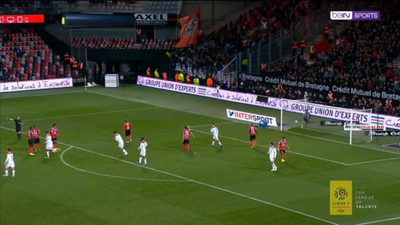 لقطة: الدوري الفرنسي: ديباي نجمُ ليون يهزّ شباك غانغان بركلة حرّة خاطفة للأنفاس