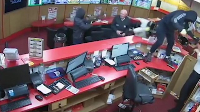 Un papy de 83 ans fait fuir 3 braqueurs armés