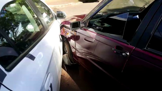 Mulher é socorrida pelo Siate, após colisão de trânsito no Centro