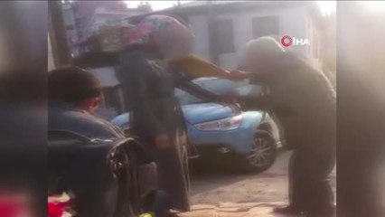 Çalı Süpürgesiyle 'Büyü Bozarak' Vatandaşı Çarpıyor