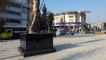 Atatürk'e benzemeyen Atatürk heykeli yeniden tasarlanacak