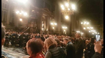 Messe hommage à Johnny Hallyday le 9 novembre 2018: les fans revisitent "que je t'aime"