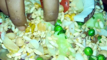 Popular street food Jhalmuri/Masala muri/ঝালমুড়ি