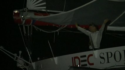 Francis Joyon vence Rota do Rum com recorde