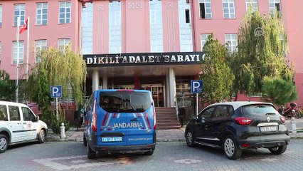 24 düzensiz göçmen yakalandı - Gözaltına alınan sürücü tutuklandı - İZMİR