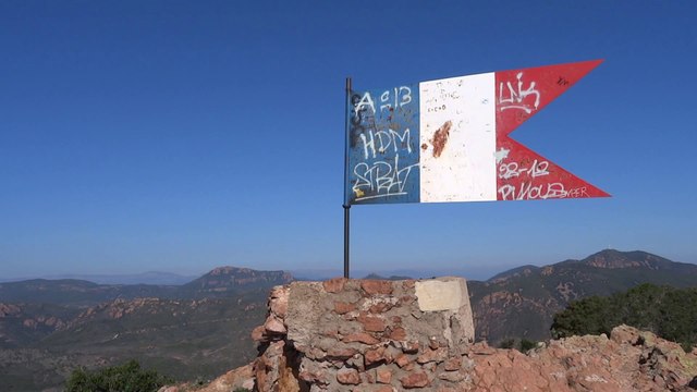 Rando Rastel d'Agay, vue sur la baie d'Agay, massif d'Estérel 83