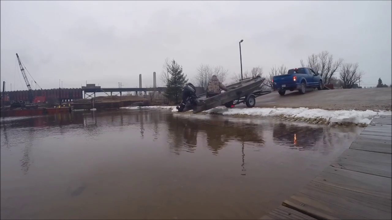 Quand tu rattes la mise à l'eau de ton bateau... Fail