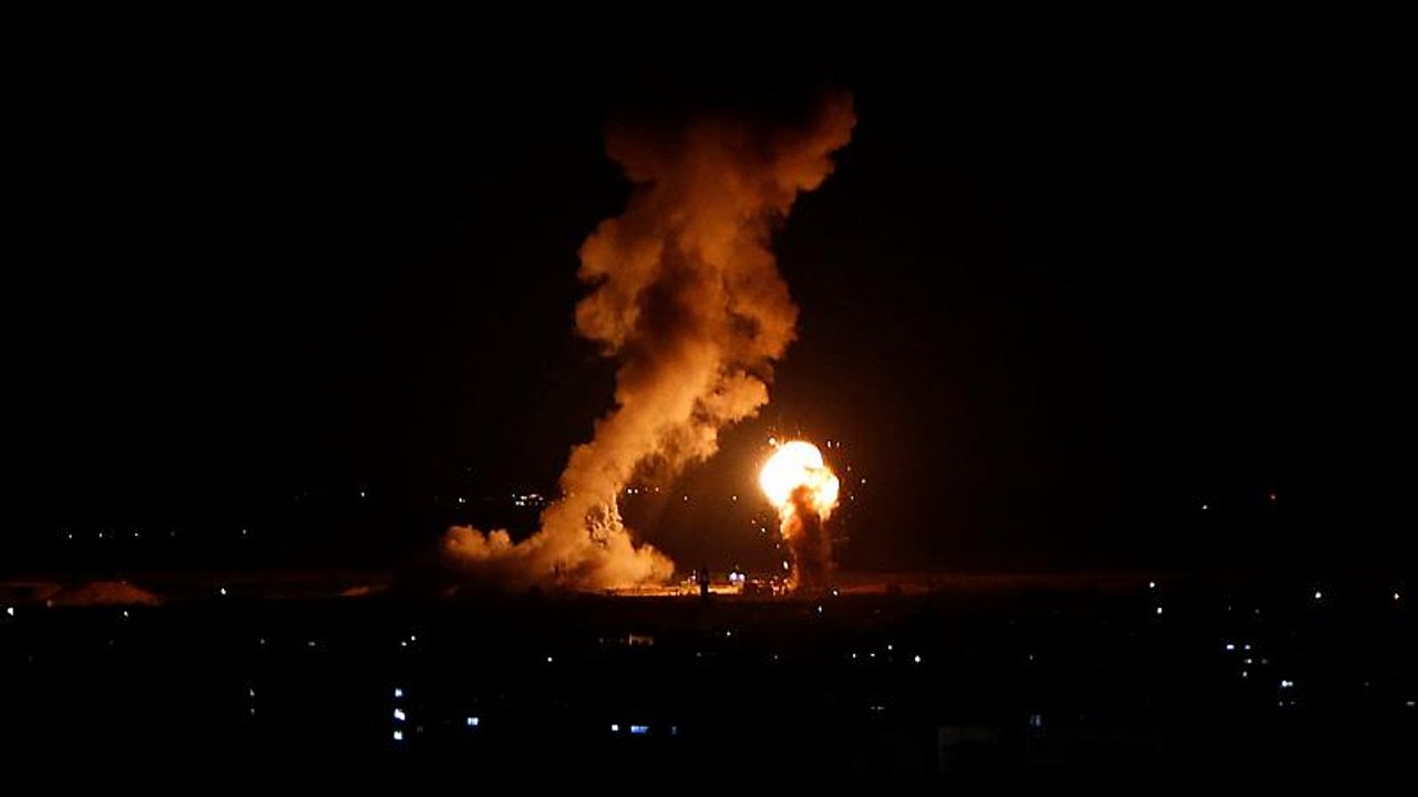 توقف بث قناة الأقصى الفلسطينية عقب تدميرها بصوا...