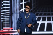 Bruno Mars Donating Thousands of Thanksgiving Meals in Hawaii