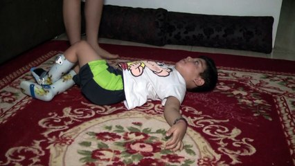 Família faz 'ação entre amigos' para tratamento de filho