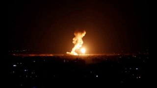 EL CIELO DE ISRAEL SE OSCURECE CON MÁS DE 300 COHETES DESDE GAZA