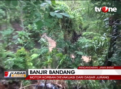 Pengendara Motor Hilang Terseret Arus Banjir Bandang