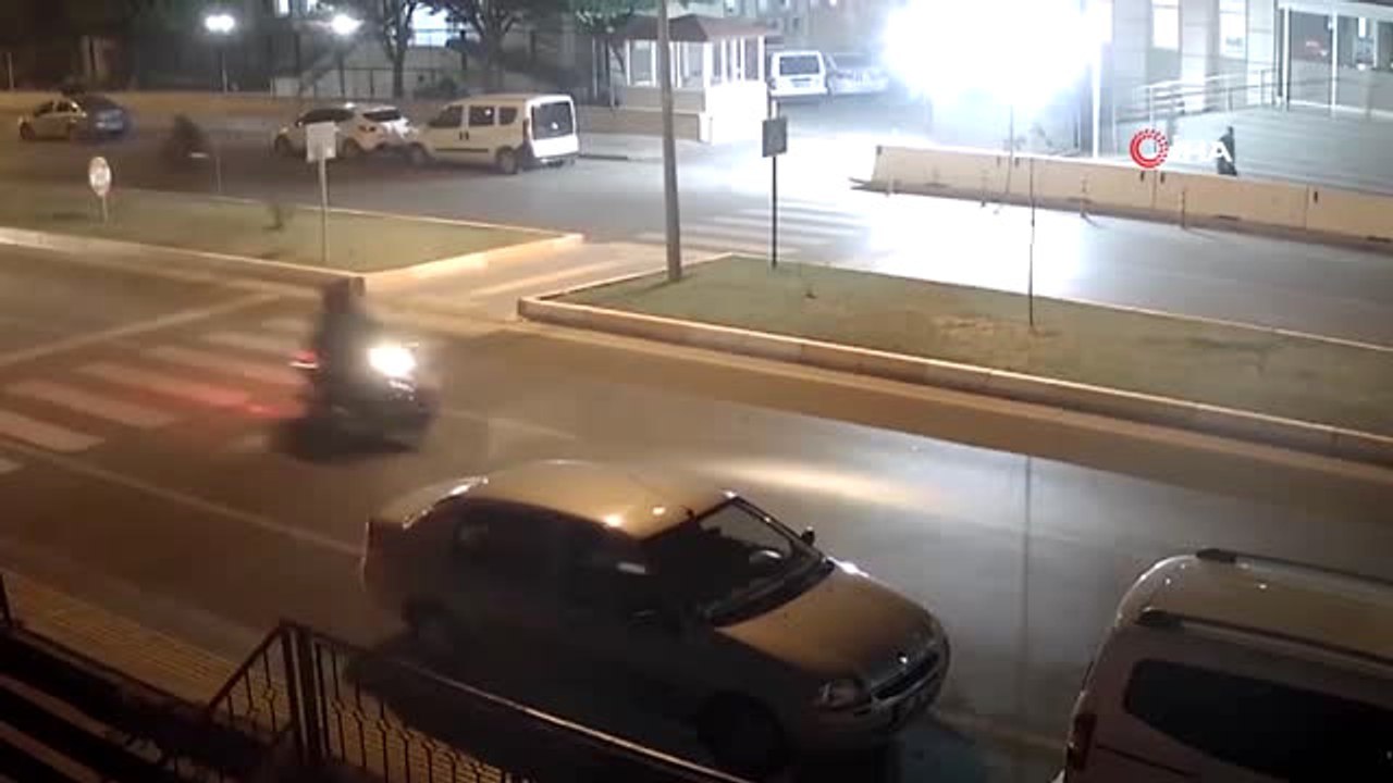 Manavgat'ta Yaya Geçidinde Motosikletler Böyle Çarpıştı: 2 Yaralı