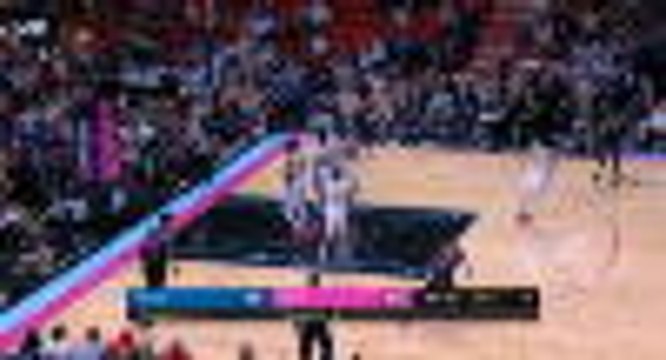 Jones Jr. sky-high in stunning alley-oop