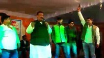 Pratapgarh MP मर्यादा भूल Stage पर गा रहे थे गाना, Supporters बरसा रहे थे गोलियां । वनइंडिया हिंदी