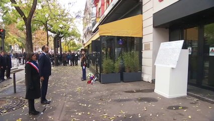 13-Novembre: l'hommage devant le Bataclan où 90 personnes ont été assassinées.
