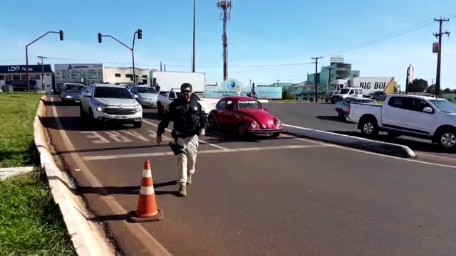 Carreta tomba e prejudica o trânsito no Trevo Cataratas