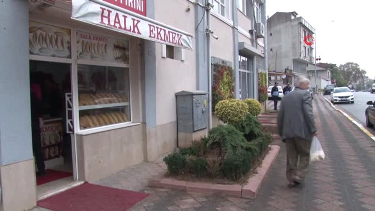 Kocaeli'de 1 Liraya Satılan Ekmeğe Vatandaşlardan Büyük İlgi