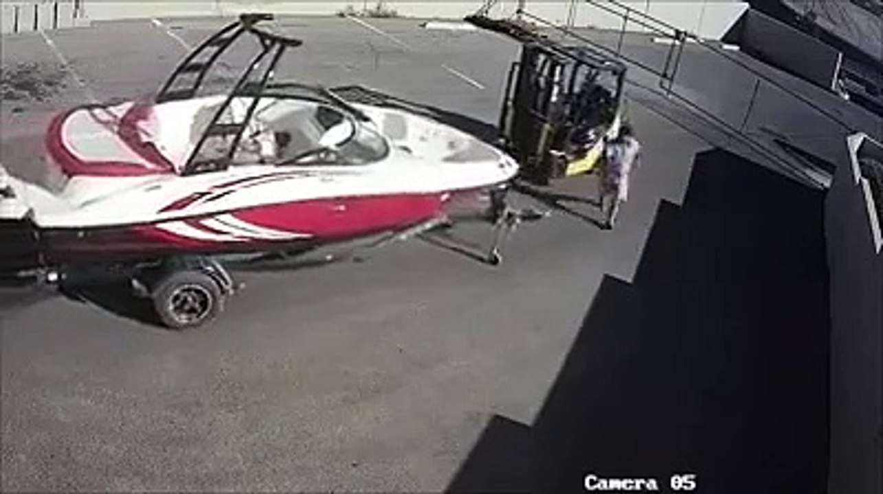 Ce gars enchaine les boulettes... Chat noir!