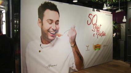 Ora News - "50 shijet e pastave", libri i dytë i Renato Mekollit në Panairin e Librit