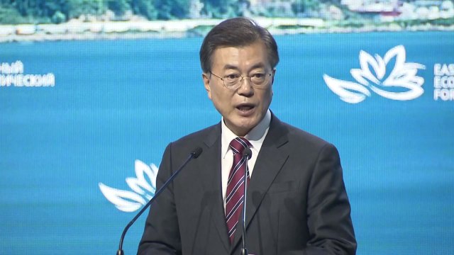 문재인 대통령 싱가포르 도착...내일 한·러 정상회담 / YTN