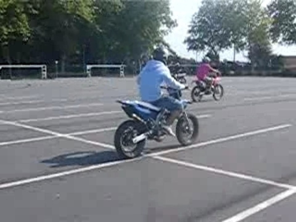 Stoppie en derbi