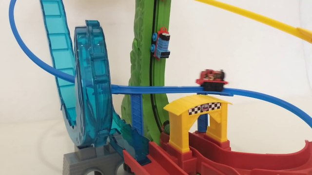 Thomas and Friends MINIS Motorized Raceway Thomas James Fisher-Price - Unboxing Demo Review