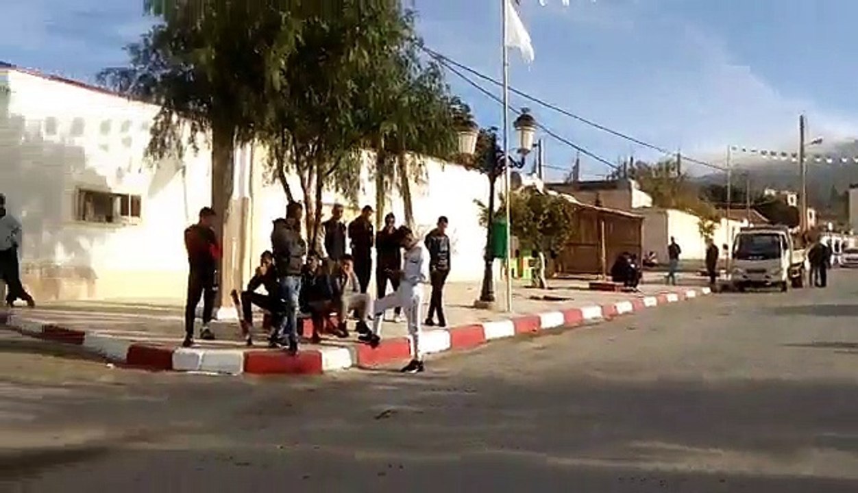 Marche à Takaslant (Batna, Algérie) pour pour exiger la vérité et la justice sur l'assassinat du jeune Soltane Hrigua