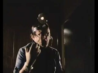 فن دكتور الخزن في وضع المسدس في خزنة سامي | فيلم إحترس من الخط