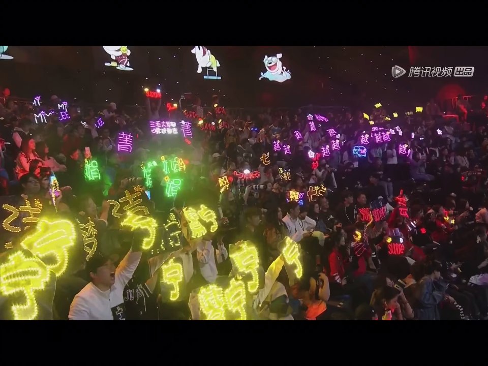 【超新星全运会】开幕式表演 火箭少女《LIGHT》 - YouTube