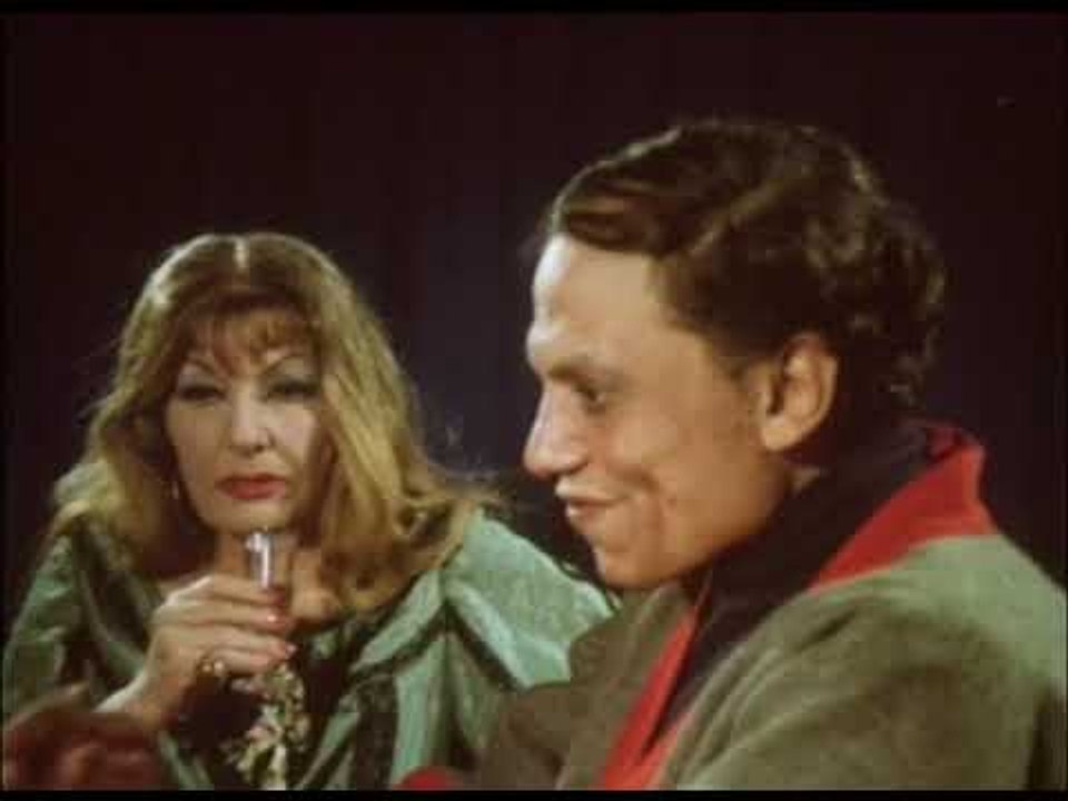 رجب يغير اسمه لى ريري عشان المحرات | فيلم رجب فوق صفيح ساخن