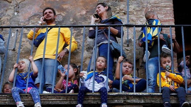 12 % итальянских детей живут за чертой бедности